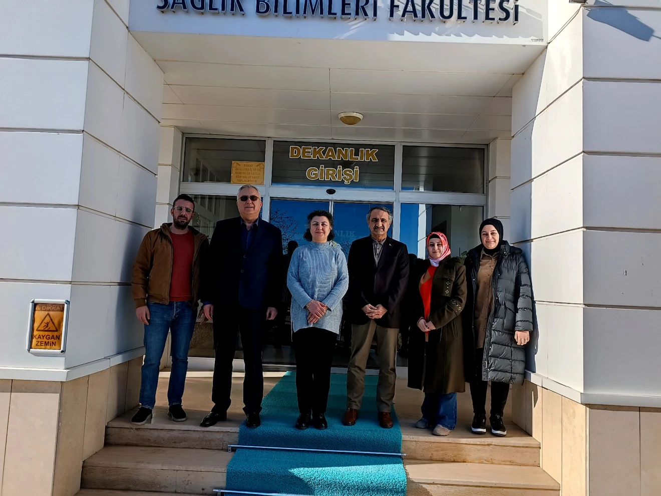 Kütüphane ve Dokümantasyon Daire Başkanlığı olarak Sağlık Bilimleri Fakültesi Dekanı Prof. Dr. Nur Feyzal Kesen'i ziyaret ettik.